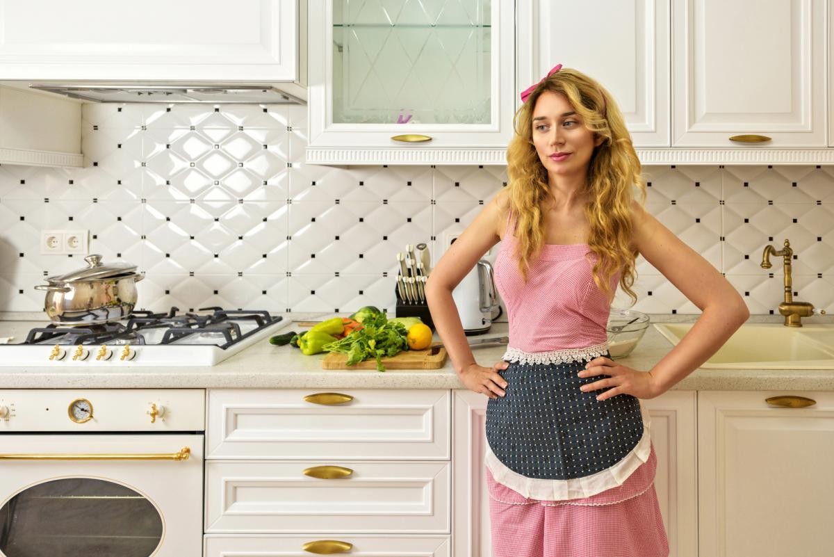 Люди, которые убирают кухню во время готовки, имеют эти 8 крайне полезных черт