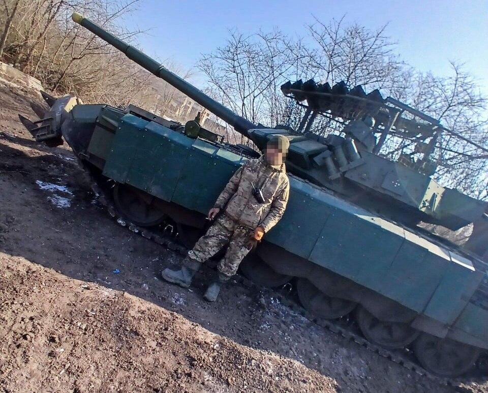 Росіяни модернізували танк Т-72 / фото ugolok_sitha Росіяни модернізували танк Т-72 / фото ugolok_sitha
