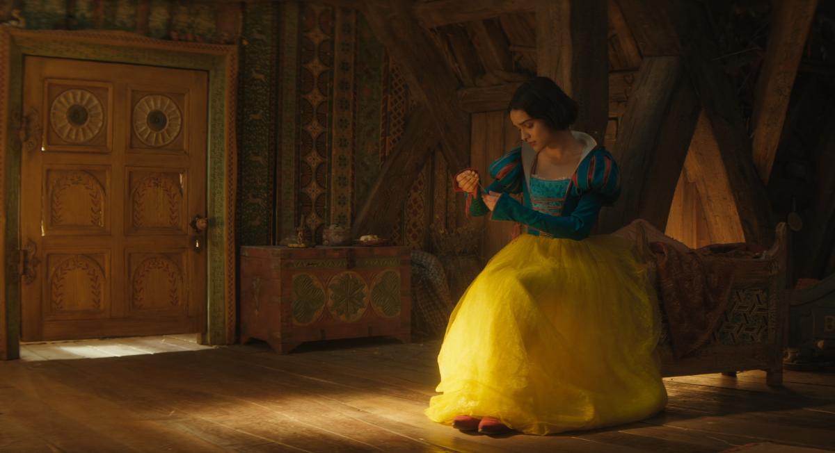 Кадр з фільму "Білосніжка" / фото Walt Disney Pictures Кадр з фільму "Білосніжка" / фото Walt Disney Pictures