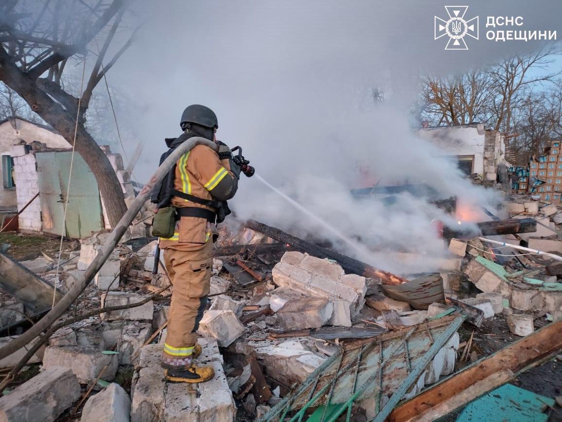 Ворог вдарив також по рекреаційній зоні / ДСНС Ворог вдарив також по рекреаційній зоні / ДСНС