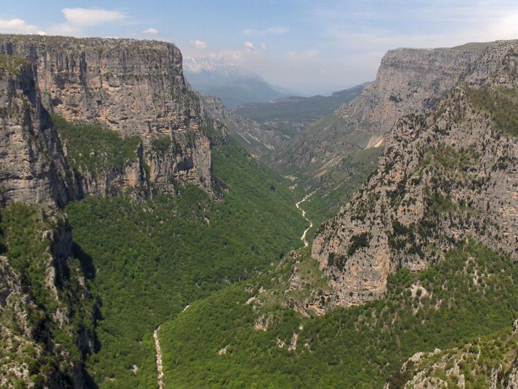 Панорама каньйону Вікос / фото Вікіпедія Панорама каньйону Вікос / фото Вікіпедія