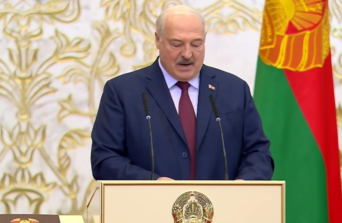 Лукашенко цинічно побажав 'мирного неба' Україні в День Незалежності Лукашенко цинічно побажав 'мирного неба' Україні в День Незалежності