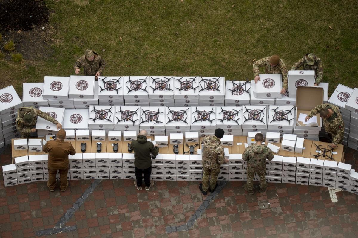 Віталій Кличко передав від киян 2000 FPV-дронів та Mavic 3 Pro бійцям 5 штурмової бригаді