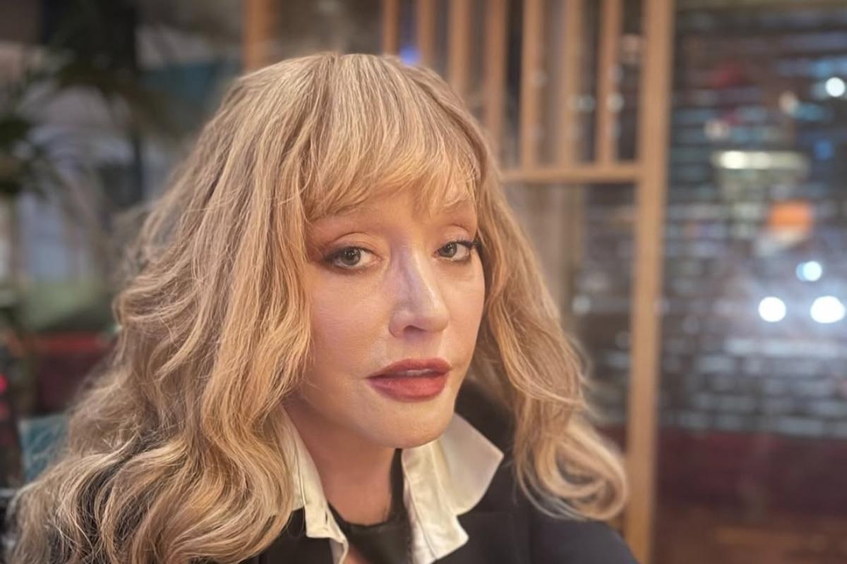 Алла Пугачова заспівала про Другу світову війну та матерів, що чекають рідних з війни / скріншот Instagram Алла Пугачова заспівала про Другу світову війну та матерів, що чекають рідних з війни / скріншот Instagram