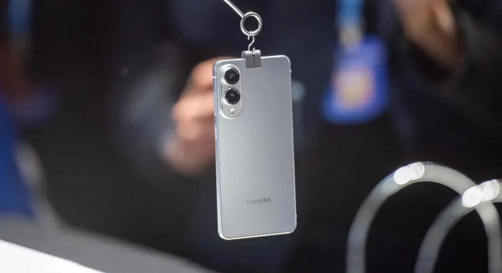 Тонкий Самсунг - Galaxy S25 Edge може виявитися дорожчим, ніж ми думали ...