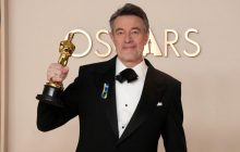 Лауреат "Оскару-2025" та сценарист "Конклаву" підтримав Україну на премії (відео)