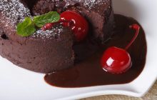 Як приготувати безлактозний шоколадний торт: відомий кулінар поділилася легким рецептом