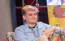 Звезда "Игры престолов" зачитал отрывок из дневника мальчика из Мариуполя и поддержал Украину
