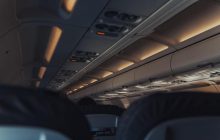 Почему в самолете приглушают свет перед взлетом и посадкой: ответ проще, чем кажется