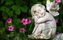 Кто сегодня отмечает День ангела: значения имен и теплые поздравления