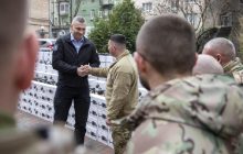 Виталий Кличко передал от киевлян 2000 FPV-дронов и Mavic 3 Pro бойцам 5 штурмовой бригады