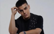 "Плачу від щастя": популярний український співак показав першу зустріч з бабусею під час війни (відео)