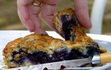 Легкий, але ситний: зірковий шеф-кухар назвала секретний рецепт чорничного пирога