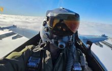 РФ такого навіть близько не має: оприлюднено фото пілота ЗСУ з новим нашоломним прицілом