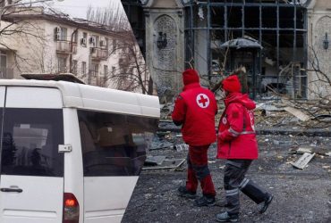 В Херсоні окупанти скинули вибухівку на маршрутку: є загиблий та поранені