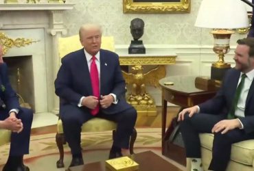 Трампа в Овальному кабінеті вразили шкарпетки Венса (відео)