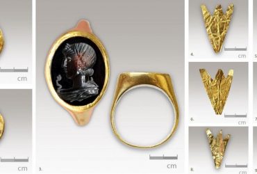 У гробниці знайшли 2000-річну золоту каблучку Аполлона з цілющою змією