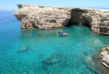 На красивых греческих островах, похожих на Миконос, нету толп туристов: в чем их секрет