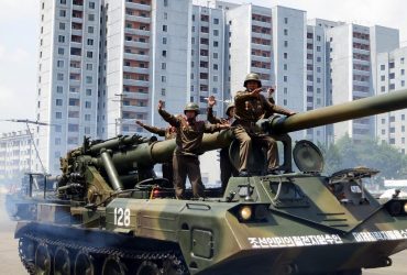 Росія перекидає з КНДР через Крим автокрани із САУ Коксан: експерти пояснили, для чого це