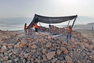 Загадкові написи, монети та зброя: в Ізраїлі знайшли таємничу піраміду віком 2200 років