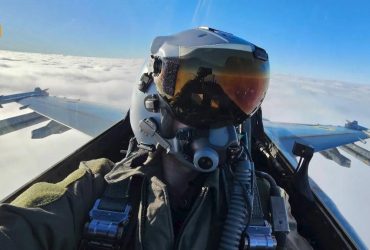 РФ такого навіть близько не має: оприлюднено фото пілота ЗСУ з новим нашоломним прицілом