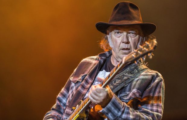 Ніл Янг скасував безкоштовний концерт у Києві та пояснив чому