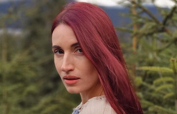 Ексвійськова Євгенія Емеральд зробила пластичну операцію