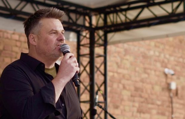 50-річний виконавець хіта "Гей, пливе кача" відповів, чи готовий поповнити лави ЗСУ