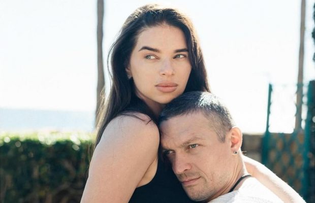 Дружина Олександра Усика зізналася, на чому заробляє під час війни в Україні