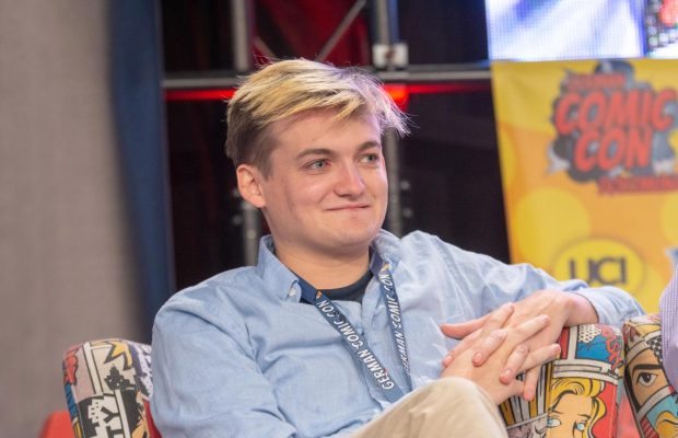 Зірка "Гри престолів" зачитав уривок зі щоденника хлопчика з Маріуполя і підтримав Україну