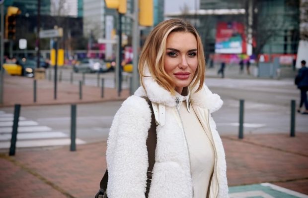 Слава Камінська під час війни заспівала російською за кордоном (відео)