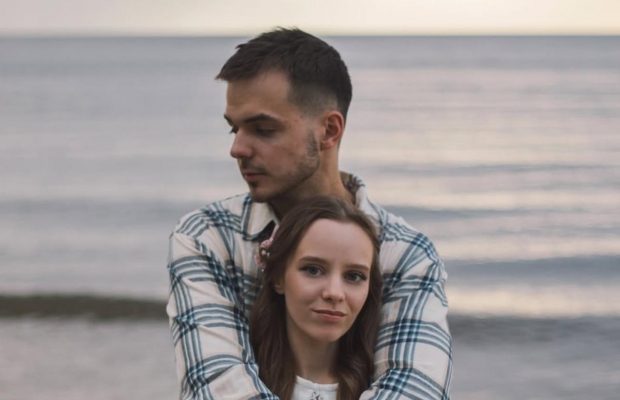 Зірка серіалу "Школа" відповіла на чутки про роман з колишнім Анни Трінчер