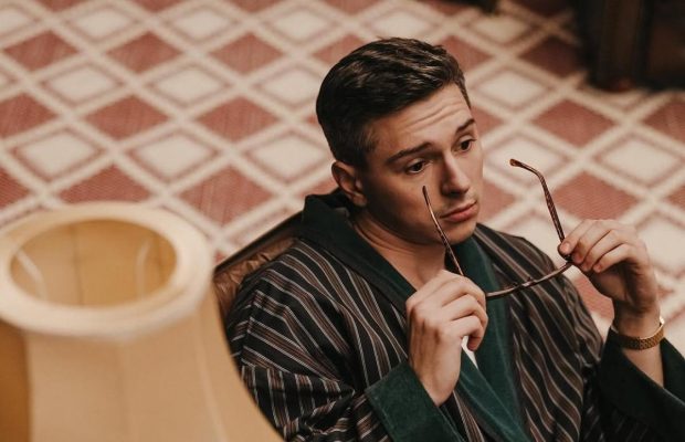 Популярний український співак виступив на сцені в одних трусах (відео)