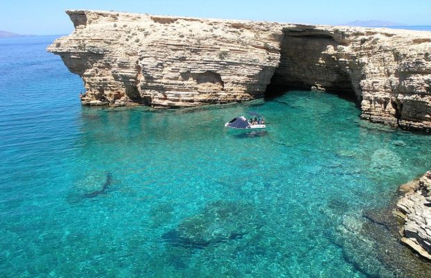 На красивых греческих островах, похожих на Миконос, нету толп туристов: в чем их секрет