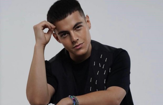 "Плачу від щастя": популярний український співак показав першу зустріч з бабусею під час війни (відео)