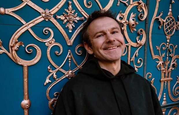 Представниця Вакарчука відповіла, чи є в артиста статус учасника бойових дій