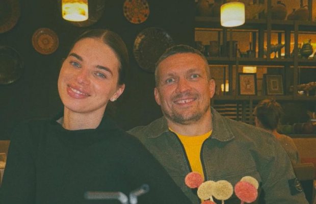 Олександр Усик вперше за довгий час зустрівся з сином, який живе за кордоном (фото)