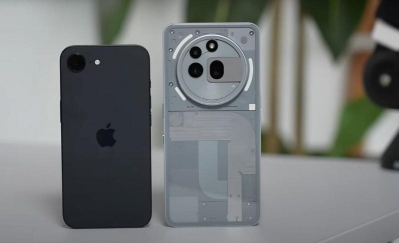 Слева — iPhone 16e, справа — Nothing Phone (3a) Pro / фото MacRumors