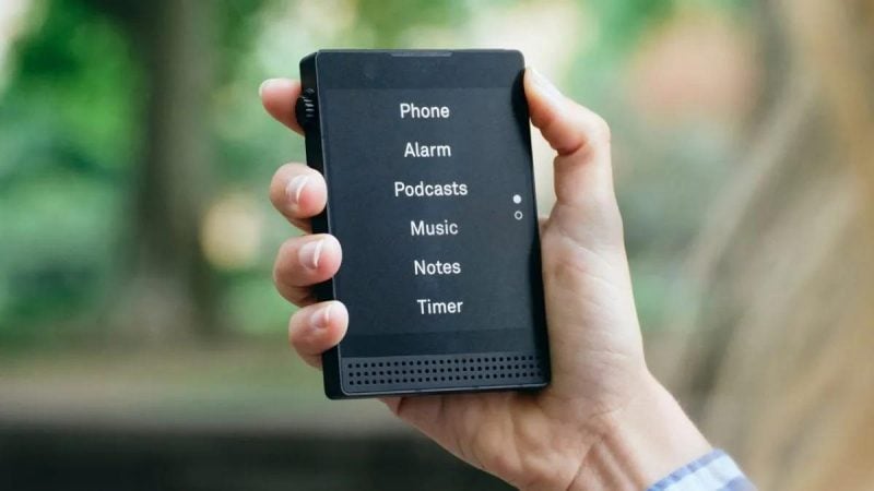 Вышел "антисмартфон" Light Phone III для борьбы с зависимостью от соцсетей / фото Light Phone Вышел "антисмартфон" Light Phone III для борьбы с зависимостью от соцсетей / фото Light Phone