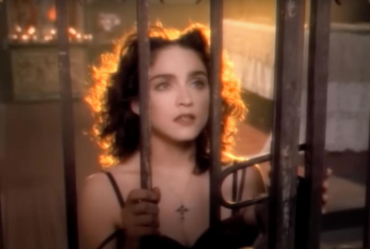 Мадонна возглавила рейтинг в сети, а ее клип к песне "Like a Prayer" признали лучшим / скриншот из видео Мадонна возглавила рейтинг в сети, а ее клип к песне "Like a Prayer" признали лучшим / скриншот из видео