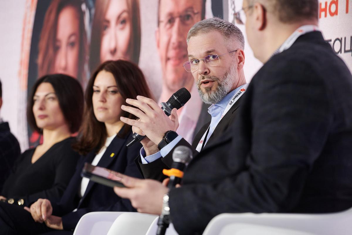 Директор департаменту корпоративних комунікацій Групи Метінвест Олег Давиденко Директор департаменту корпоративних комунікацій Групи Метінвест Олег Давиденко