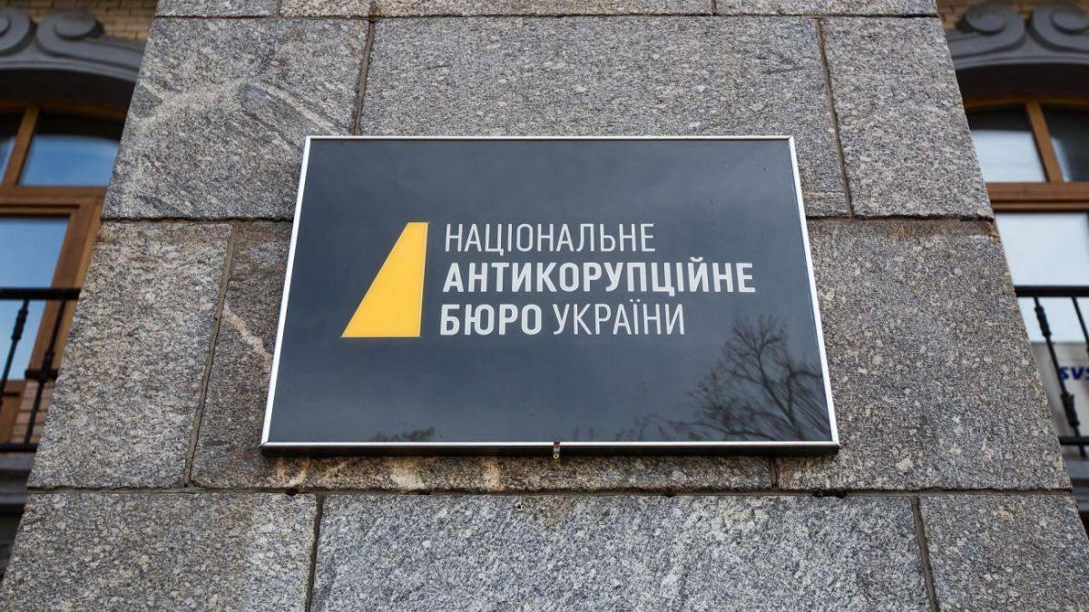 Керівник підрозділу НАБУ Романюк накупив елітних авто і нерухомості та записав їх на родичів, – розслідування Керівник підрозділу НАБУ Романюк накупив елітних авто і нерухомості та записав їх на родичів, – розслідування