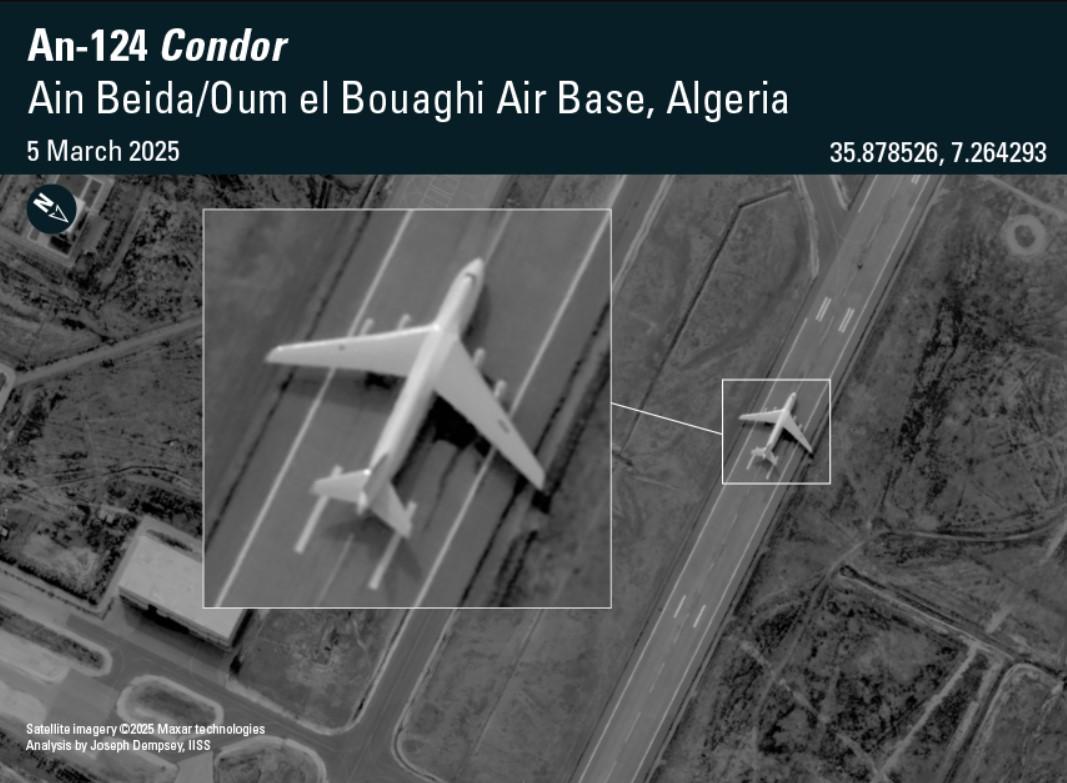 Військово-транспортний літак Ан-124 на одній з авіабаз ВПС Алжиру / супутниковий знімок Maxar Військово-транспортний літак Ан-124 на одній з авіабаз ВПС Алжиру / супутниковий знімок Maxar