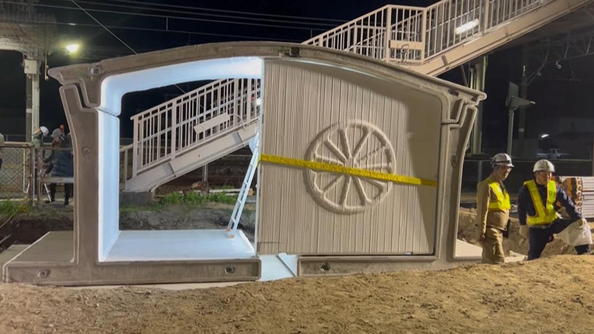 Будівля станції в процессі збирання / кадр з відео