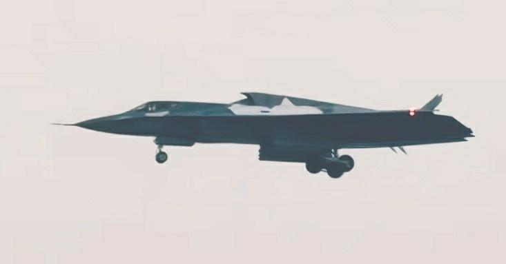 J-36 сбивает воздушные цели лазерным оружием / @Captain小潇 from Weibo J-36 сбивает воздушные цели лазерным оружием / @Captain小潇 from Weibo