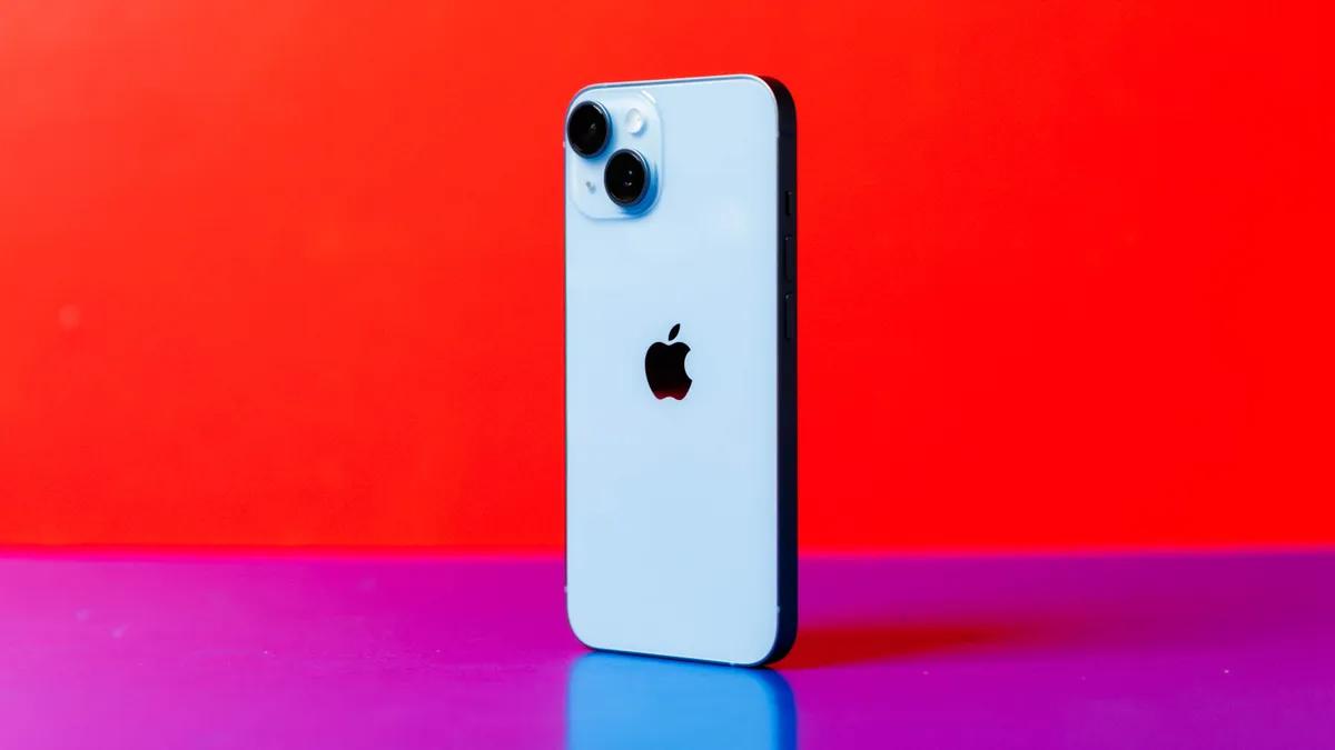 Phone 14 назвали лучшим айфоном в 2025 по соотношению цена-качество / фото CNET Phone 14 назвали лучшим айфоном в 2025 по соотношению цена-качество / фото CNET