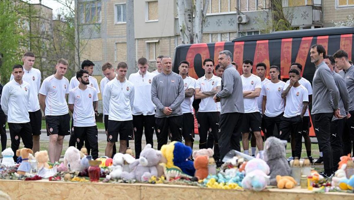 'Шахтер' почтил память жертв российского удара по Кривому Рогу