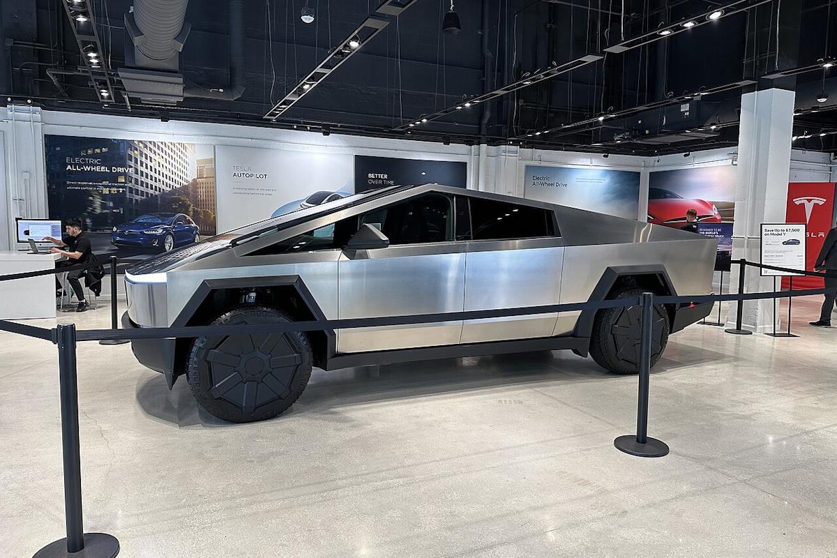 Tesla Cybertruck оказался слишком дорогим, а теперь еще и обременен испорченной репутацией Илона Маска / фото wikimedia.org Tesla Cybertruck оказался слишком дорогим, а теперь еще и обременен испорченной репутацией Илона Маска / фото wikimedia.org
