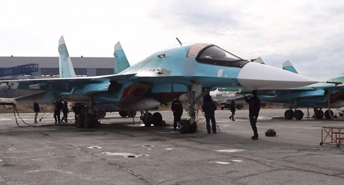 Су-34 является российским двухместным фронтовым бомбардировщиком / скриншот из видео Су-34 является российским двухместным фронтовым бомбардировщиком / скриншот из видео