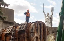 "Битва за свет". Разрушенный Россией трансформатор ДТЭК стал экспонатом в Музее войны